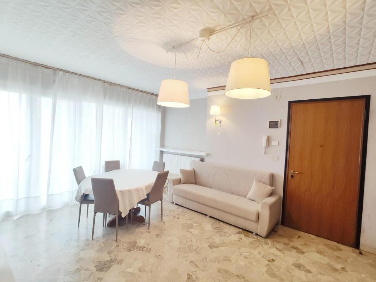 Appartamento Lcc - Centralissimo - 100 Mt Da Piazza Mazzini - 50 Mt Dal Mare - Immobil Relax